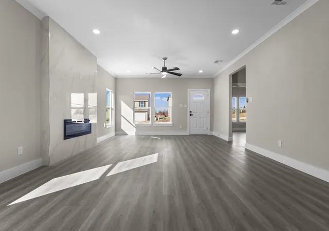 Photo 4 of Single family home for sale at 303 Paschall Blvd, Mabank, TX 75147 | MLS# 21123621 | Listing updated on 2026-08-20