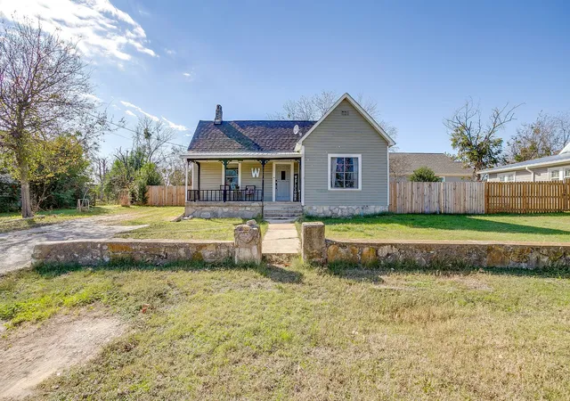 Homes for sale in Hico, TX | 610 N Mesquite St, Hico, TX 76457 | MLS# 21125598