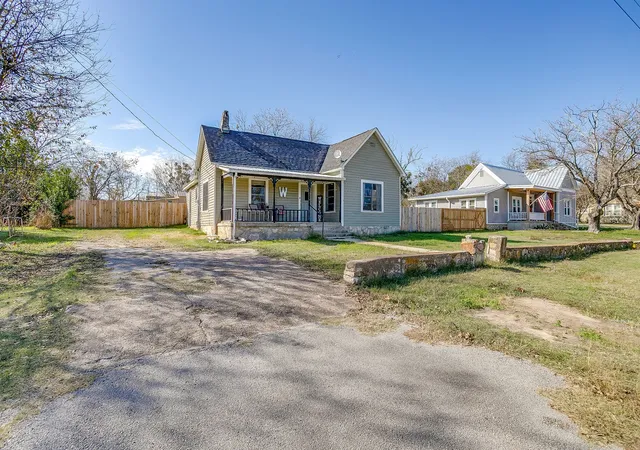 Homes for sale in Hico, TX | 610 N Mesquite St, Hico, TX 76457 | MLS# 21125598
