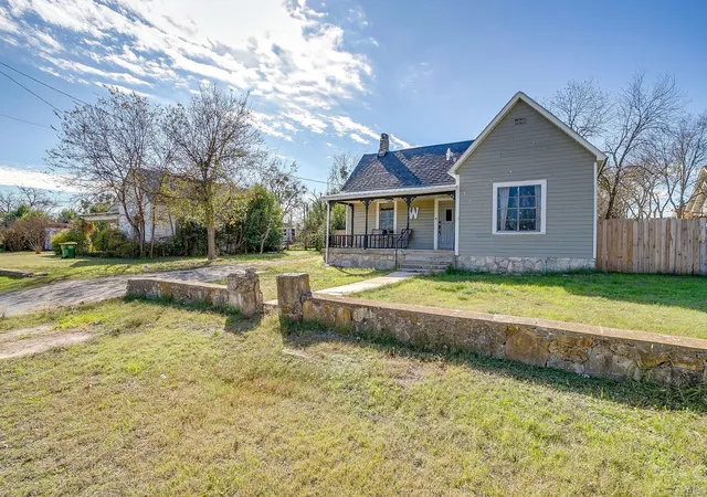 Homes for sale in Hico, TX | 610 N Mesquite St, Hico, TX 76457 | MLS# 21125598