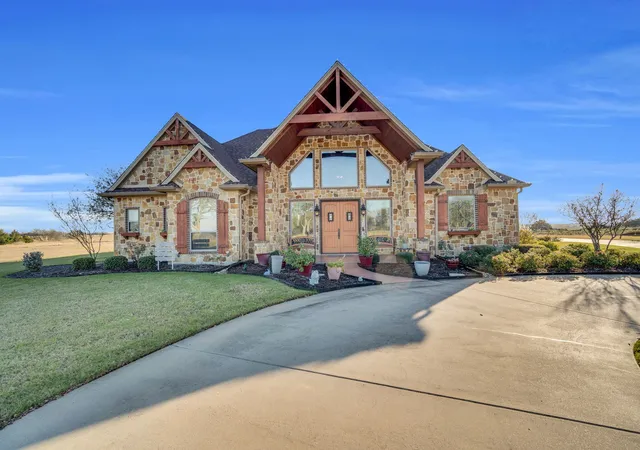 Photo 1 of Sale Pending at 217 Hunter Pass, Waxahachie, TX 75165 | MLS# 21124440 | Listing updated on 2026-07-19
