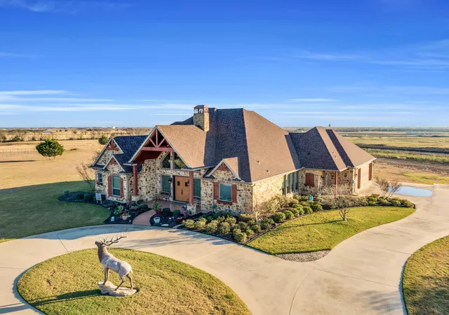 Photo 4 of Sale Pending at 217 Hunter Pass, Waxahachie, TX 75165 | MLS# 21124440 | Listing updated on 2026-07-19