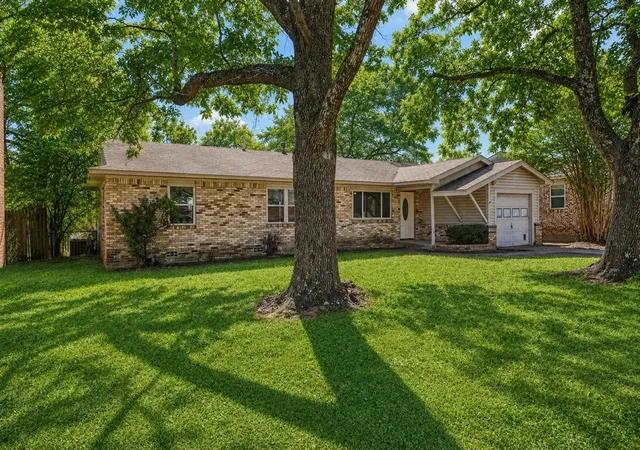 Homes for sale in Denison, TX | 2922 Stafford Dr, Denison, TX 75020 | MLS# 21125681