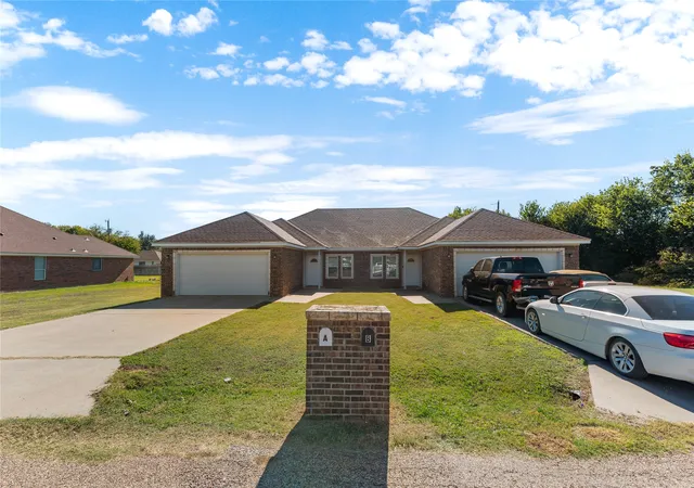 Photo 1 of Multi family home for sale at 195 Ashland Dr, Woodway, TX 76712 | MLS# 21124778 | Listing updated on 2026-08-22