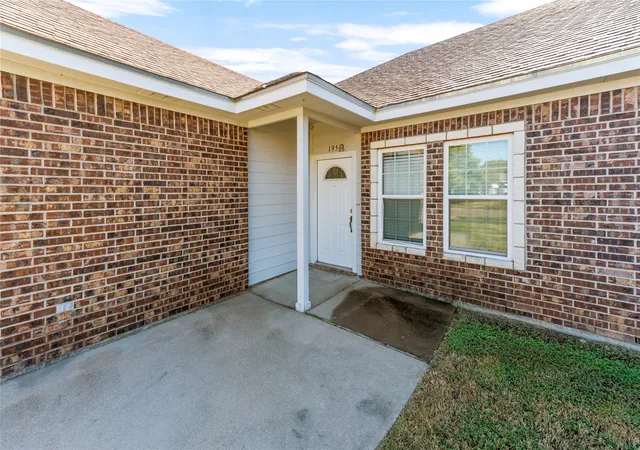 Photo 3 of Multi family home for sale at 195 Ashland Dr, Woodway, TX 76712 | MLS# 21124778 | Listing updated on 2026-08-22