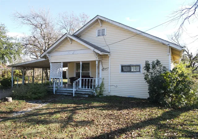 Single family home for sale at 507 S Jackson St, Kaufman, TX 75142 | MLS# 21126455
