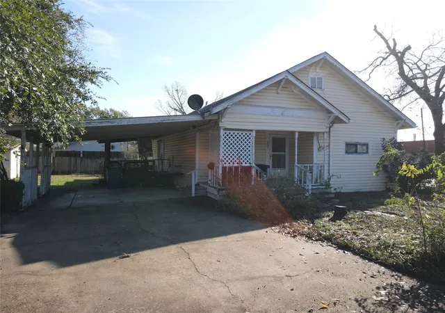 Photo 2 of Single family home for sale at 507 S Jackson St, Kaufman, TX 75142 | MLS# 21126455 | Listing updated on 2026-10-07