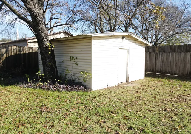 Photo 3 of Single family home for sale at 507 S Jackson St, Kaufman, TX 75142 | MLS# 21126455 | Listing updated on 2026-10-07