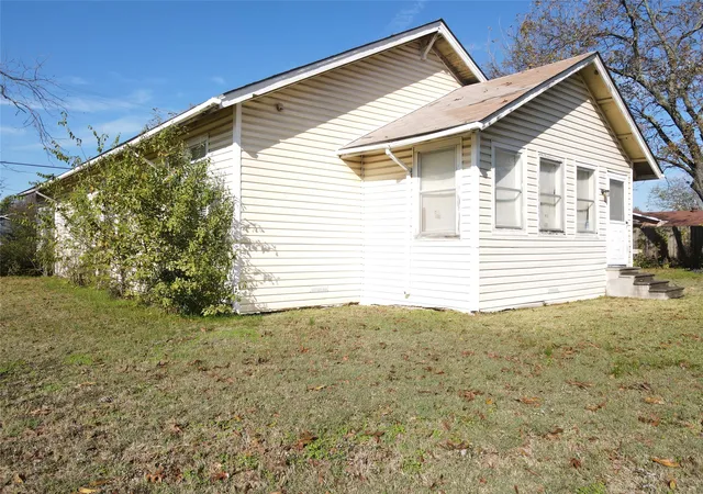 Photo 3 of Single family home for sale at 507 S Jackson St, Kaufman, TX 75142 | MLS# 21126455 | Listing updated on 2026-10-07