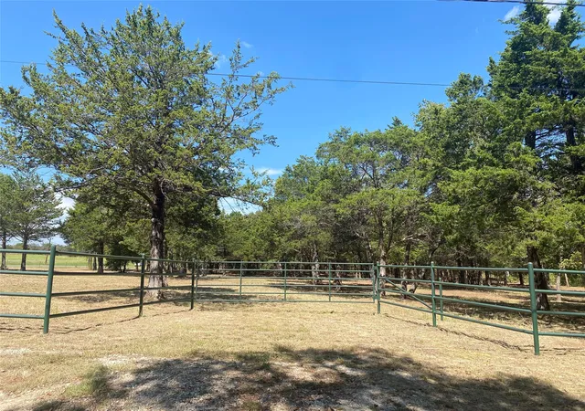 Homes for sale in Gordonville, TX | 1648 Gordonville Rd, Gordonville, TX 76245 | MLS# 21098287