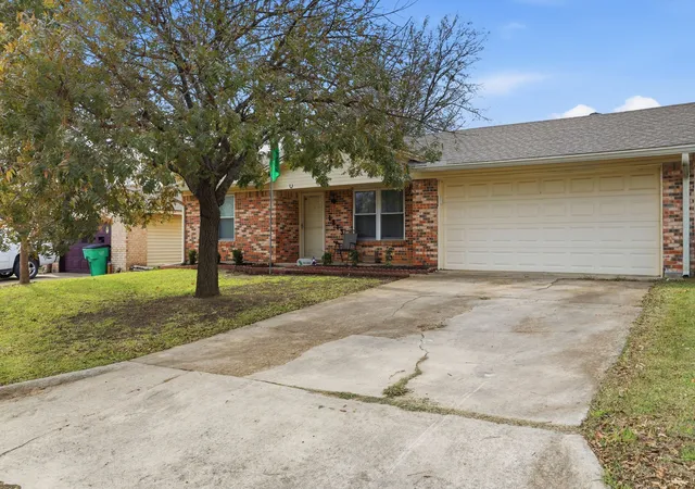 Homes for sale in Gainesville, TX | 1813 Arkansas St, Gainesville, TX 76240 | MLS# 21126462