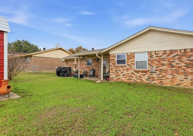 Homes for sale in Gainesville, TX | 1813 Arkansas St, Gainesville, TX 76240 | MLS# 21126462