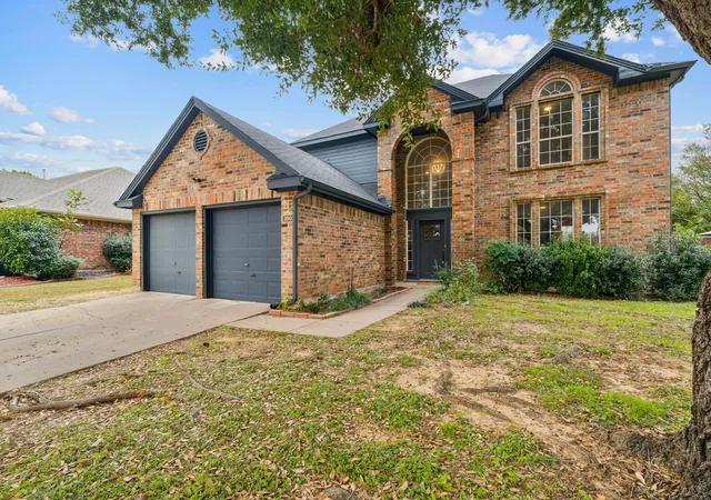 Photo 2 of Single family home for sale at 2002 Terracotta Ct, Lewisville, TX 75067 | MLS# 21121492 | Listing updated on 2026-08-22