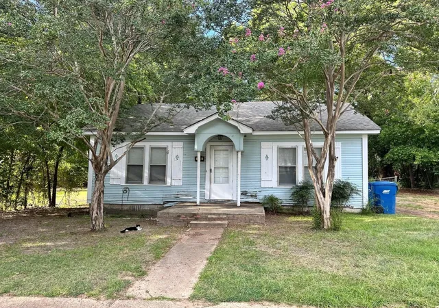 Single family home for sale at 305 E Bradford St, Troup, TX 75789 | MLS# 21127038