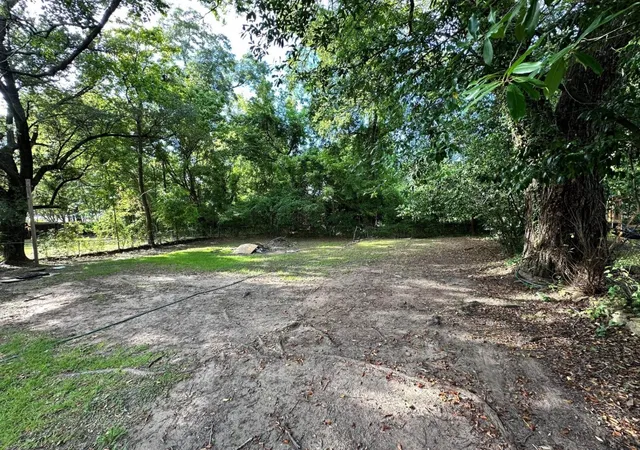 Photo 3 of Single family home for sale at 305 E Bradford St, Troup, TX 75789 | MLS# 21127038 | Listing updated on 2026-07-27
