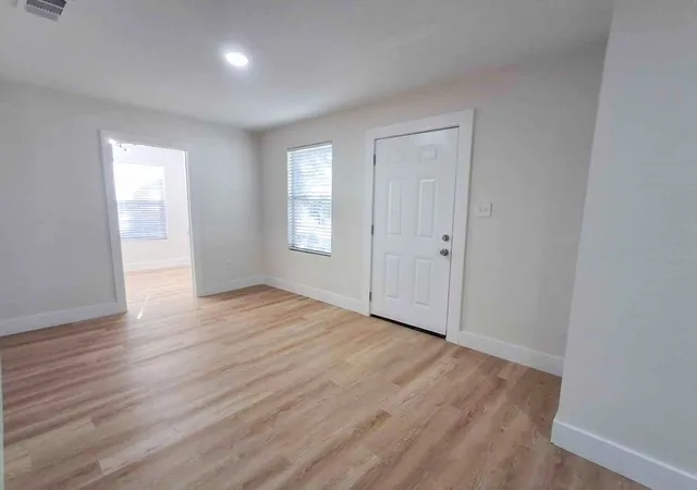 Photo 3 of Single family home for sale at 220 W Wardville St, Cleburne, TX 76033 | MLS# 21126238 | Listing updated on 2026-10-06