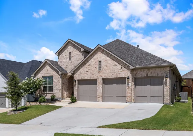 Homes for sale in Oak Point, TX | 313 Savannah Ln, Oak Point, TX 75068 | MLS# 21127448