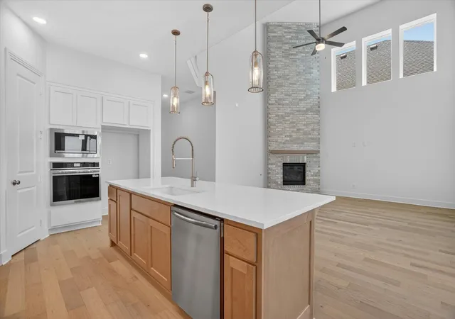Photo 3 of Single family home for sale at 7820 Winterbloom Wy, Fort Worth, TX 76123 | MLS# 21126972 | Listing updated on 2026-08-26