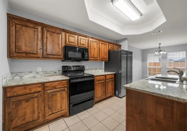 2nd image of 10121 Colony Dr, Waco, TX 76708 | MLS# 21121746