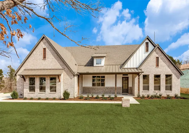 Photo 1 of Single family home for sale at 521 Aermotor Loop, Weatherford, TX 76085 | MLS# 21125360 | Listing updated on 2026-08-31
