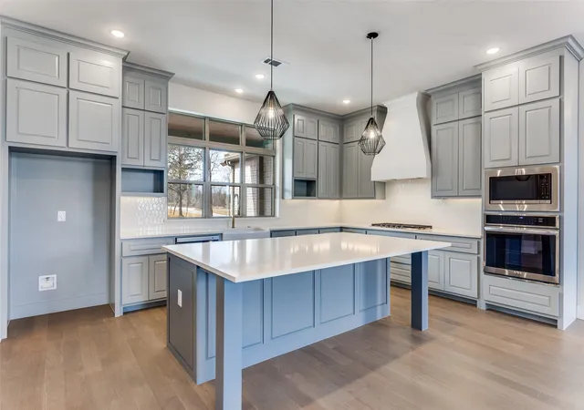 Photo 2 of Single family home for sale at 521 Aermotor Loop, Weatherford, TX 76085 | MLS# 21125360 | Listing updated on 2026-08-31