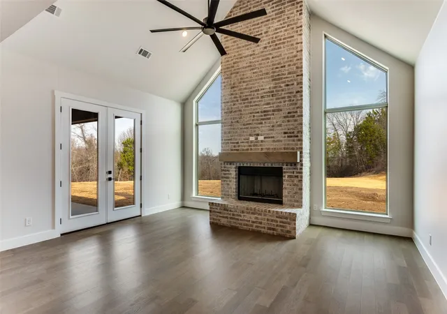 Photo 3 of Single family home for sale at 521 Aermotor Loop, Weatherford, TX 76085 | MLS# 21125360 | Listing updated on 2026-08-31