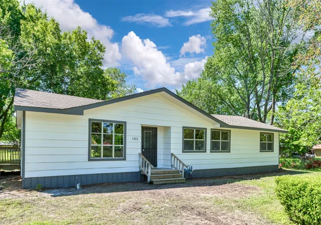 Photo 2 of Single family home for sale at 103 Ivy St, Kerens, TX 75144 | MLS# 21127041 | Listing updated on 2026-08-04