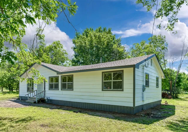 Photo 2 of Single family home for sale at 103 Ivy St, Kerens, TX 75144 | MLS# 21127041 | Listing updated on 2026-08-04
