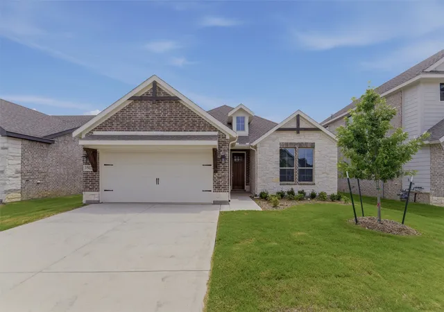 Homes for sale in Gainesville, TX | 3502 Helena St, Gainesville, TX 76240 | MLS# 21127955