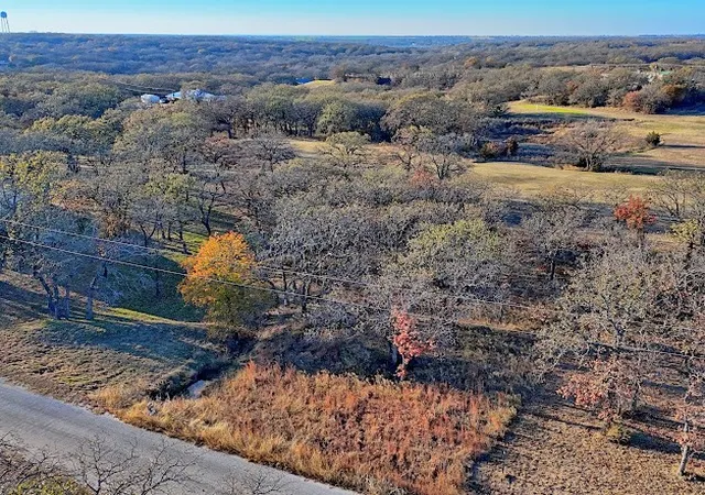 Homes for sale in Nocona, TX | 125 Diamond Oaks Dr, Nocona, TX 76255 | MLS# 21128020