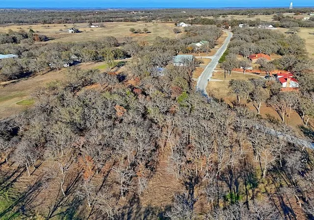Homes for sale in Nocona, TX | 141 Diamond Oaks Dr, Nocona, TX 76255 | MLS# 21128057