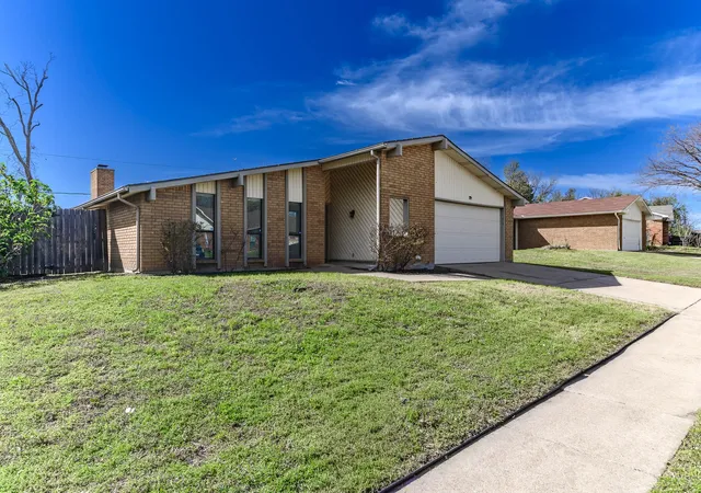 2nd image of 3510 Chamberland Dr, Arlington, TX 76014 | MLS# 21128263