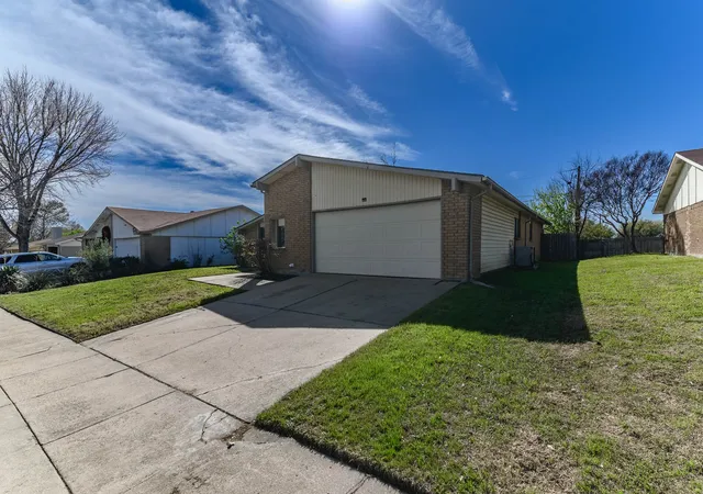3rd image of 3510 Chamberland Dr, Arlington, TX 76014 | MLS# 21128263