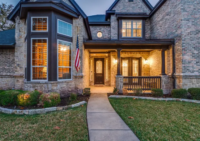 Photo 3 of Single family home for sale at 9253 Cape Royale Ct, Fort Worth, TX 76179 | MLS# 21124133 | Listing updated on 2026-09-29