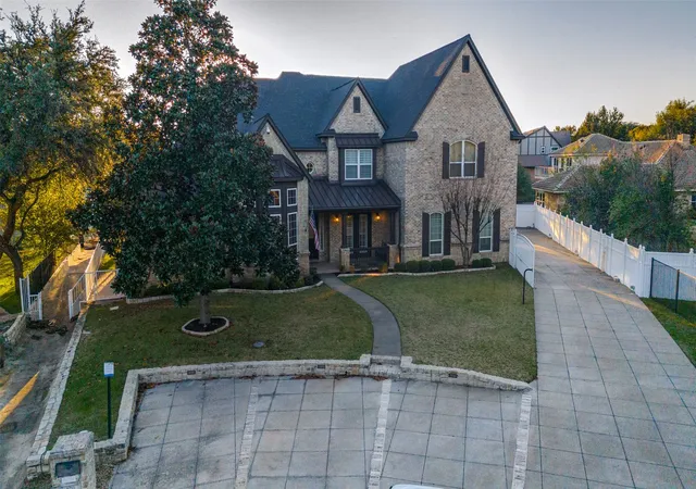 Photo 4 of Single family home for sale at 9253 Cape Royale Ct, Fort Worth, TX 76179 | MLS# 21124133 | Listing updated on 2026-09-29