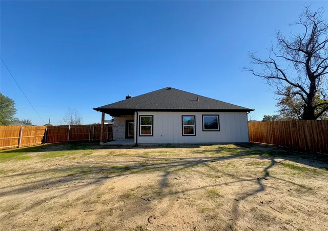 Homes for sale in Gun Barrel City, TX | 243 Port Dr, Gun Barrel City, TX 75156 | MLS# 21128631