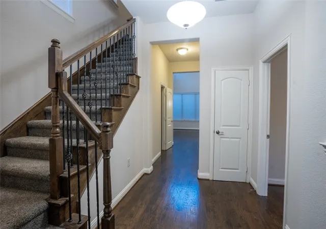 Photo 2 of Townhouse for sale at 4127 Cascade Sky Dr, Arlington, TX 76005 | MLS# 21127901 | Listing updated on 2026-08-19