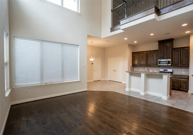 Photo 3 of Townhouse for sale at 4127 Cascade Sky Dr, Arlington, TX 76005 | MLS# 21127901 | Listing updated on 2026-10-04