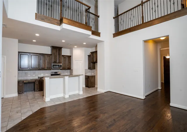 Photo 4 of Townhouse for sale at 4127 Cascade Sky Dr, Arlington, TX 76005 | MLS# 21127901 | Listing updated on 2026-10-04