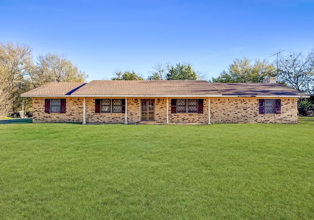 Homes for sale in Kerens, TX | 15410 E State Hwy 31, Kerens, TX 75144 | MLS# 21125140