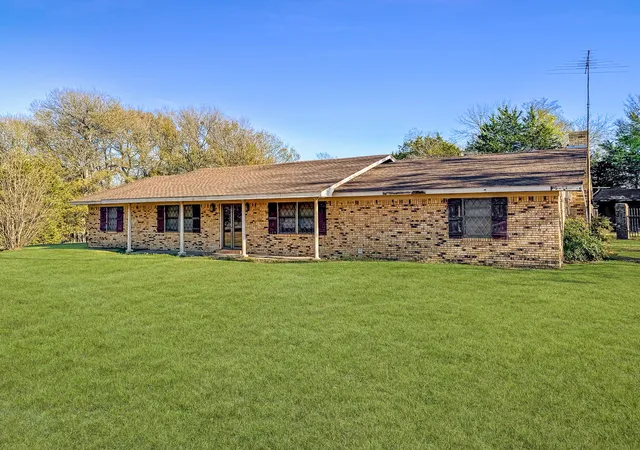 Homes for sale in Kerens, TX | 15410 E State Hwy 31, Kerens, TX 75144 | MLS# 21125140
