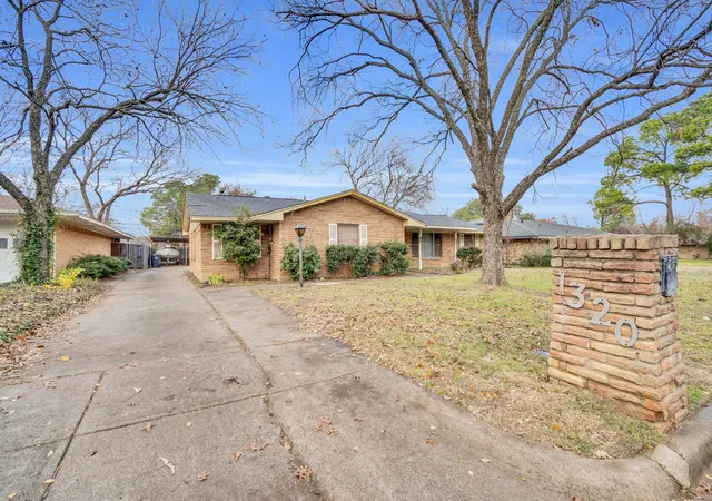 Photo 3 of Single family home for sale at 1320 Apache St, Arlington, TX 76012 | MLS# 21128753 | Listing updated on 2026-08-22