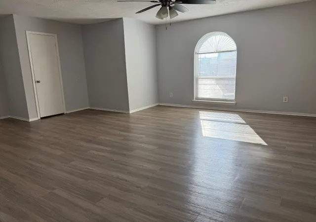 Listing Photo 4 - Condo for sale in building located at 6000 Westridge Ln, Fort Worth, TX 76116 - Unit #802