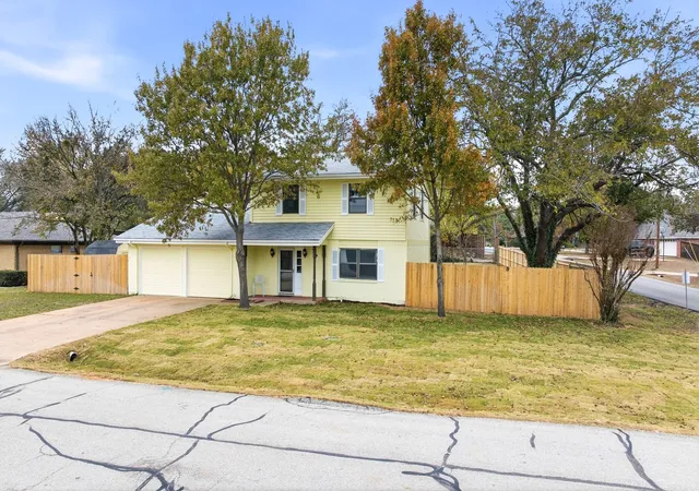 Photo 1 of Single family home for sale at 5600 Choctaw Dr, Granbury, TX 76049 | MLS# 21126767 | Listing updated on 2026-09-30