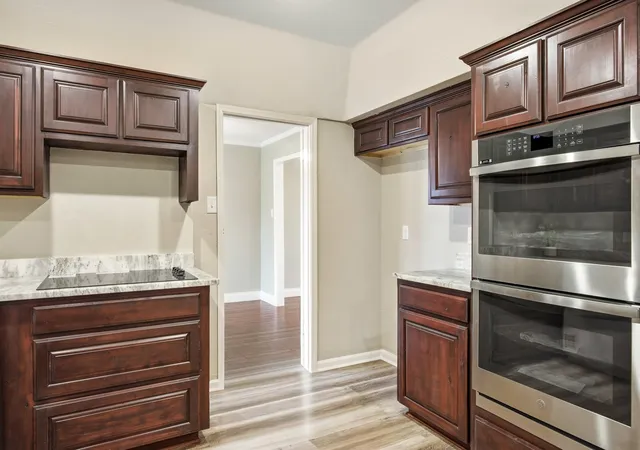 Photo 3 of Single family home for sale at 5600 Choctaw Dr, Granbury, TX 76049 | MLS# 21126767 | Listing updated on 2026-09-30