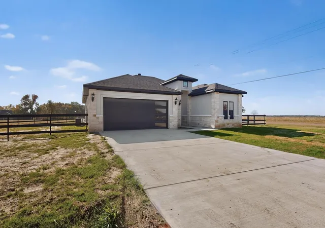 Homes for sale in Trinidad, TX | 100 Diamond T Ranch Rd, Trinidad, TX 75163 | MLS# 21126717
