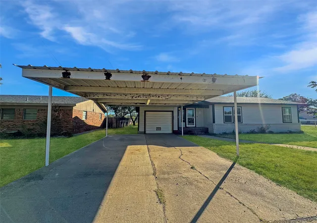 Homes for sale in Roscoe, TX | 211 Oak, Roscoe, TX 79545 | MLS# 21129029