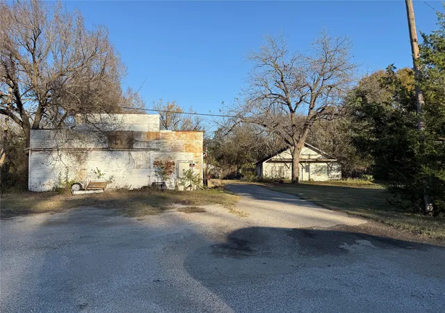 Photo 1 of Sale Pending at 408 N Parkway Dr, Alvarado, TX 76009 | MLS# 21129049 | Listing updated on 2026-09-28