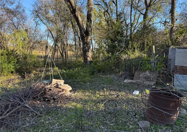 Photo 3 of Sale Pending at 408 N Parkway Dr, Alvarado, TX 76009 | MLS# 21129049 | Listing updated on 2026-09-28