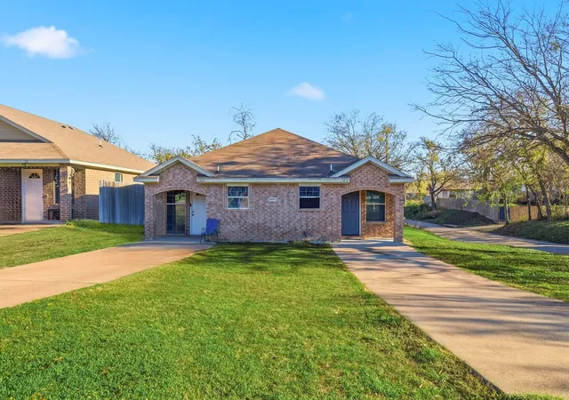 Homes for sale in Fort Worth, TX | 2900 Nw 29th St, Fort Worth, TX 76106 | MLS# 21129036